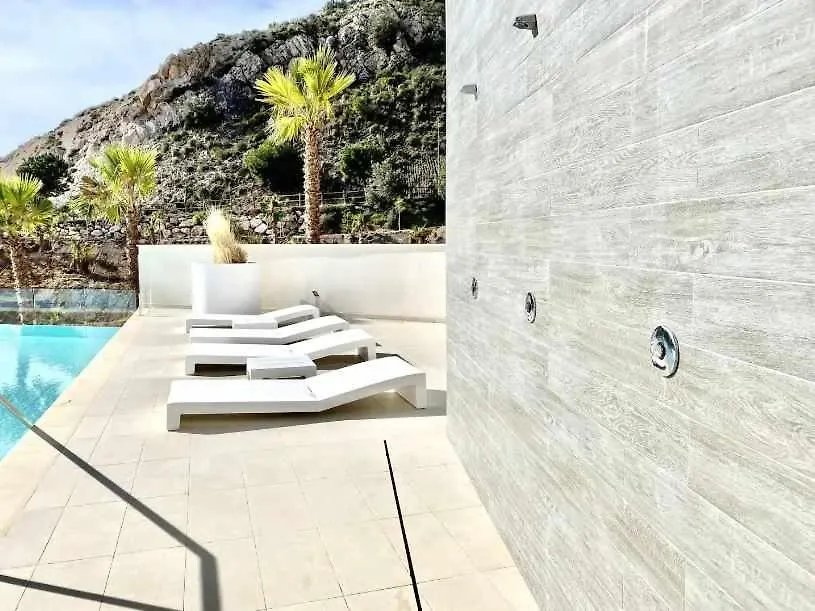 דירה בנאלמדנה Koti Rentals - Stupa Hills Penthouse ספרד